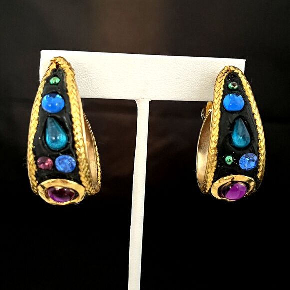Vintage Earrings Gripoix Style Gold Tone Hoops Blue Cabochons Classic Chic 7J - Picture 1 of 9